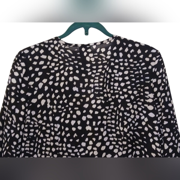 Chico's -NWOT, Black & White Zippered Jacket, Zipper Material Going Down Sleeves - Picture 4 of 10